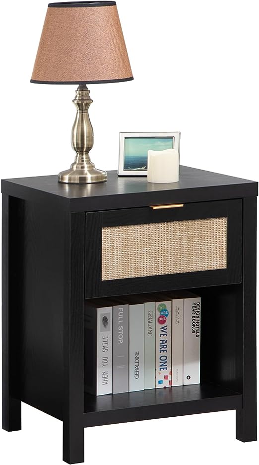 Table de chevet noire de style bohème