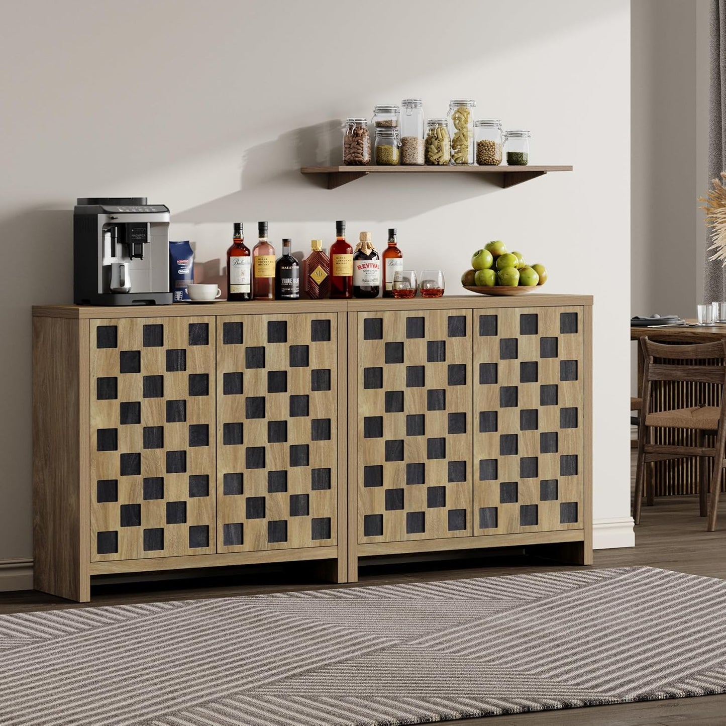 Buffet à carreaux avec portes