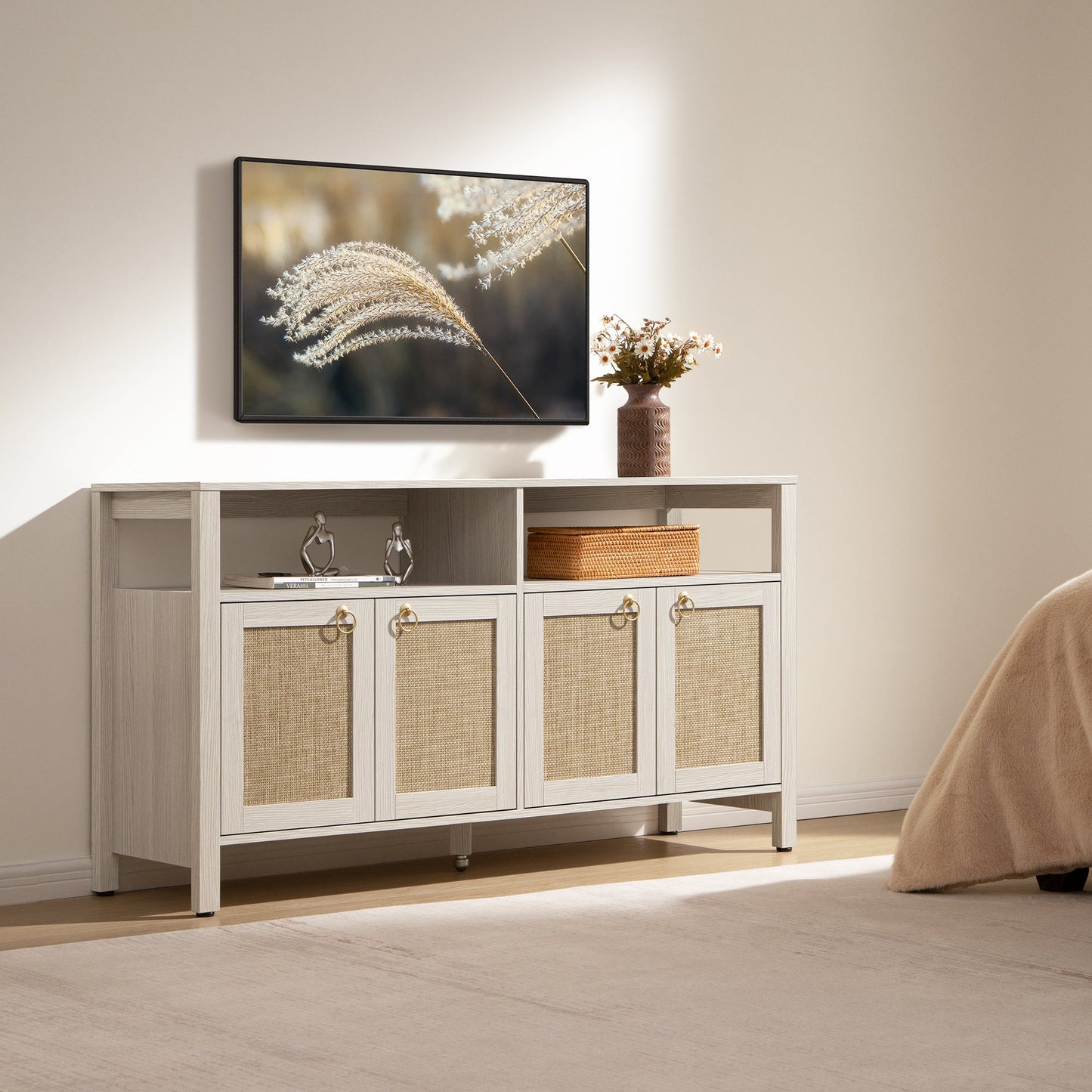 Meuble TV en rotin SICOTAS pour téléviseurs de 65 pouces, centre de divertissement de 29,5 pouces de hauteur avec 4 portes et étagères réglables, meuble console multimédia Boho avec rangement et étagères ouvertes pour salon, chêne blanc crème-WM