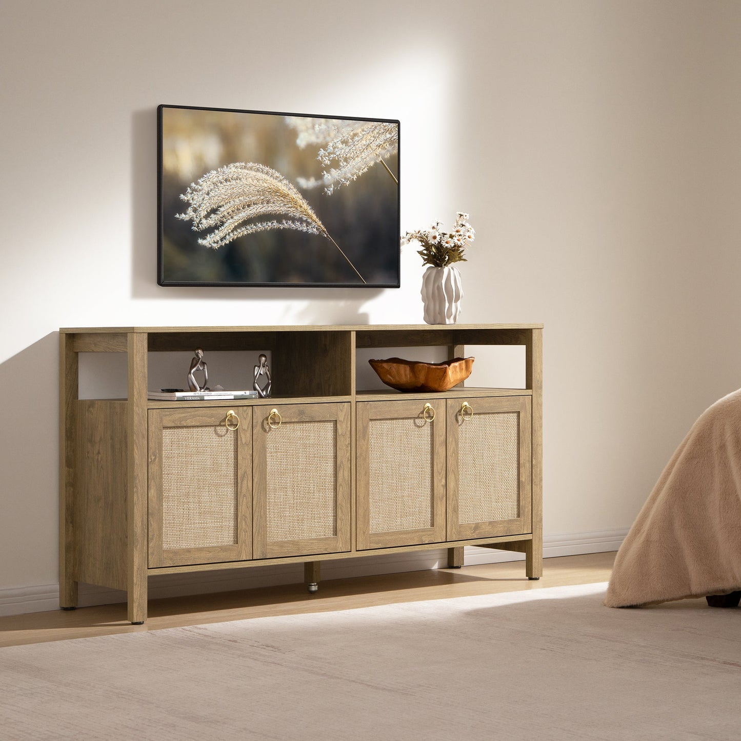 Meuble TV en rotin SICOTAS pour téléviseurs de 65 pouces, centre de divertissement de 29,5 pouces de hauteur avec 4 portes et étagères réglables, meuble console multimédia Boho avec rangement et étagères ouvertes pour salon, chêne blanc crème-WM