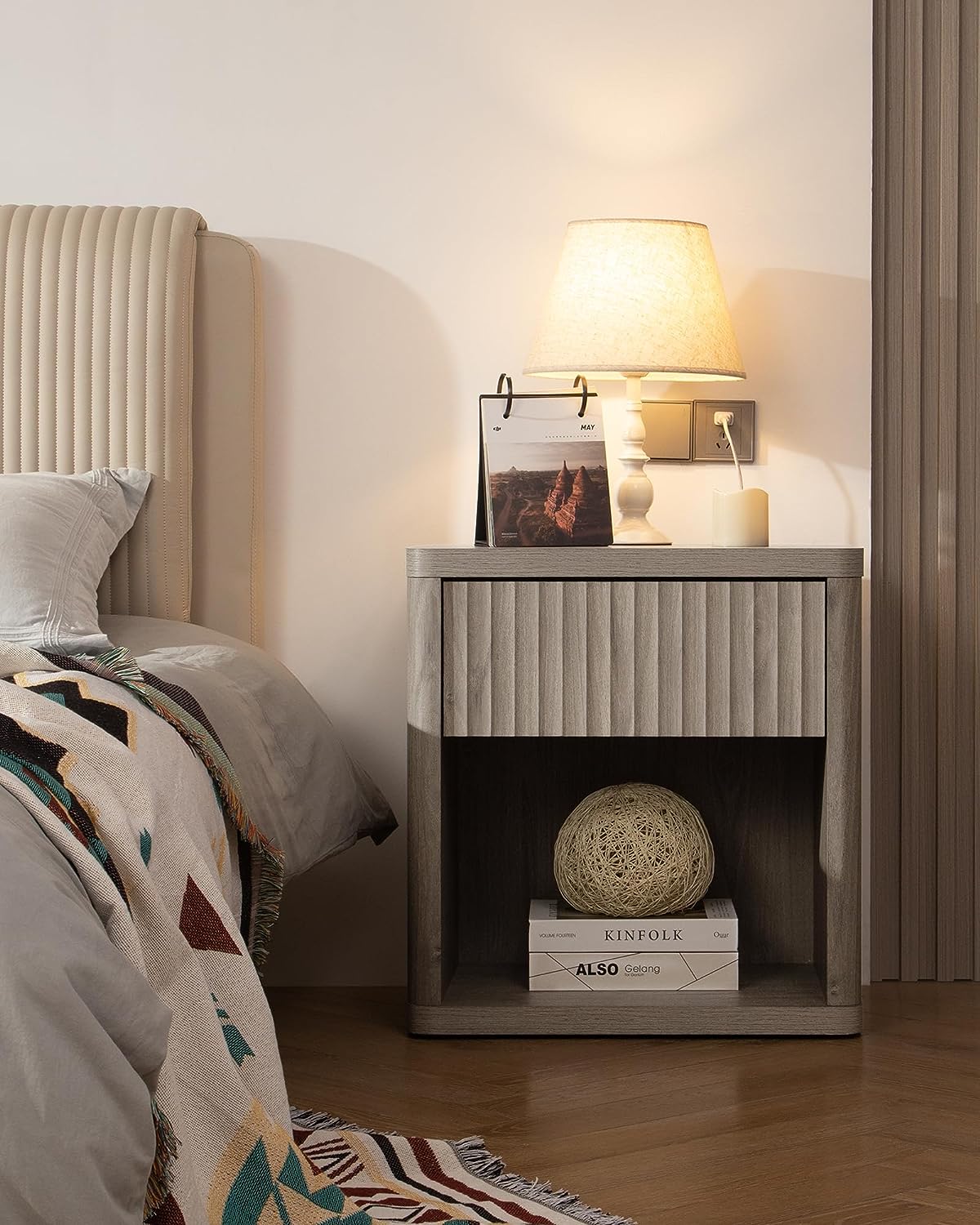 Ensemble commode et table de chevet Cas