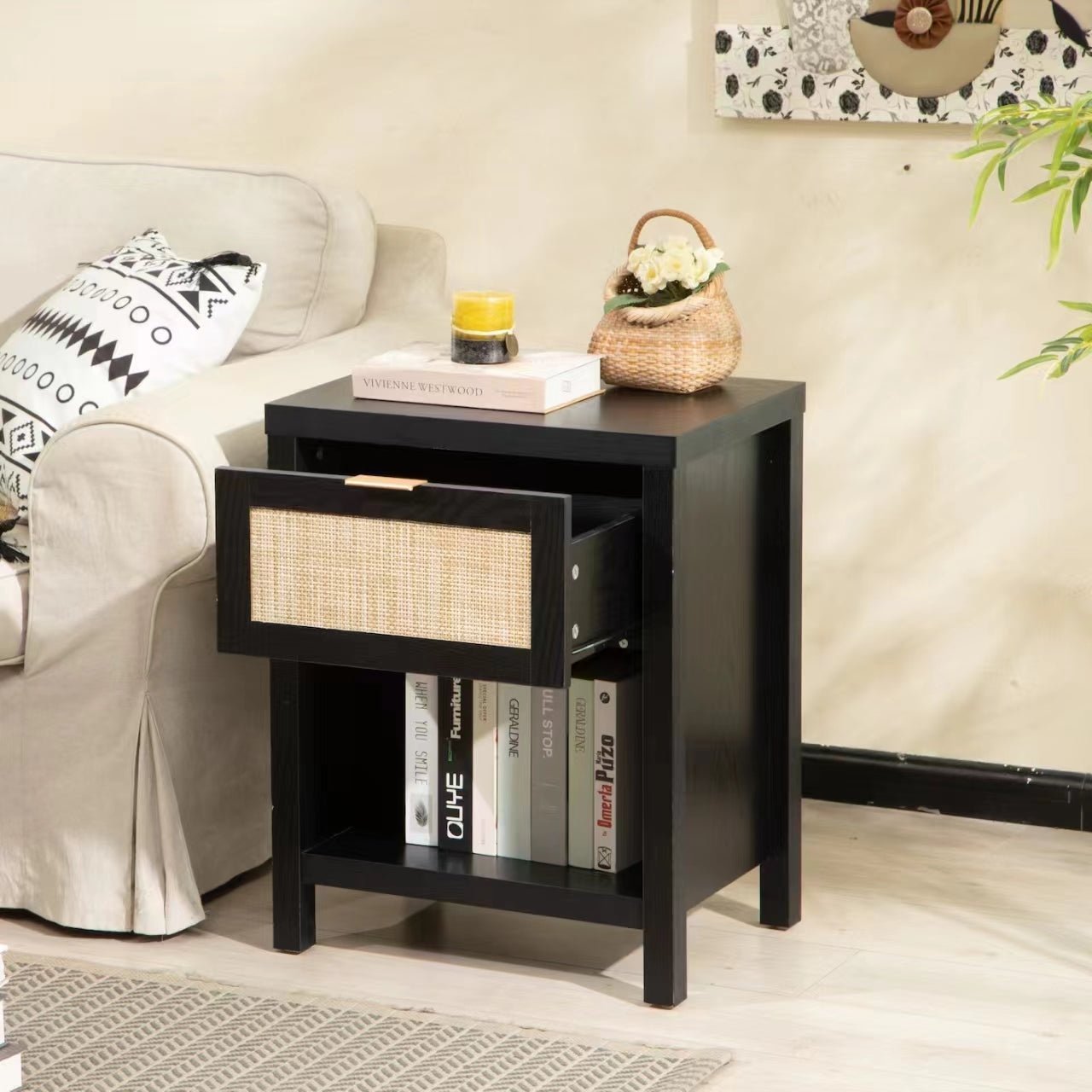 Table de chevet noire de style bohème
