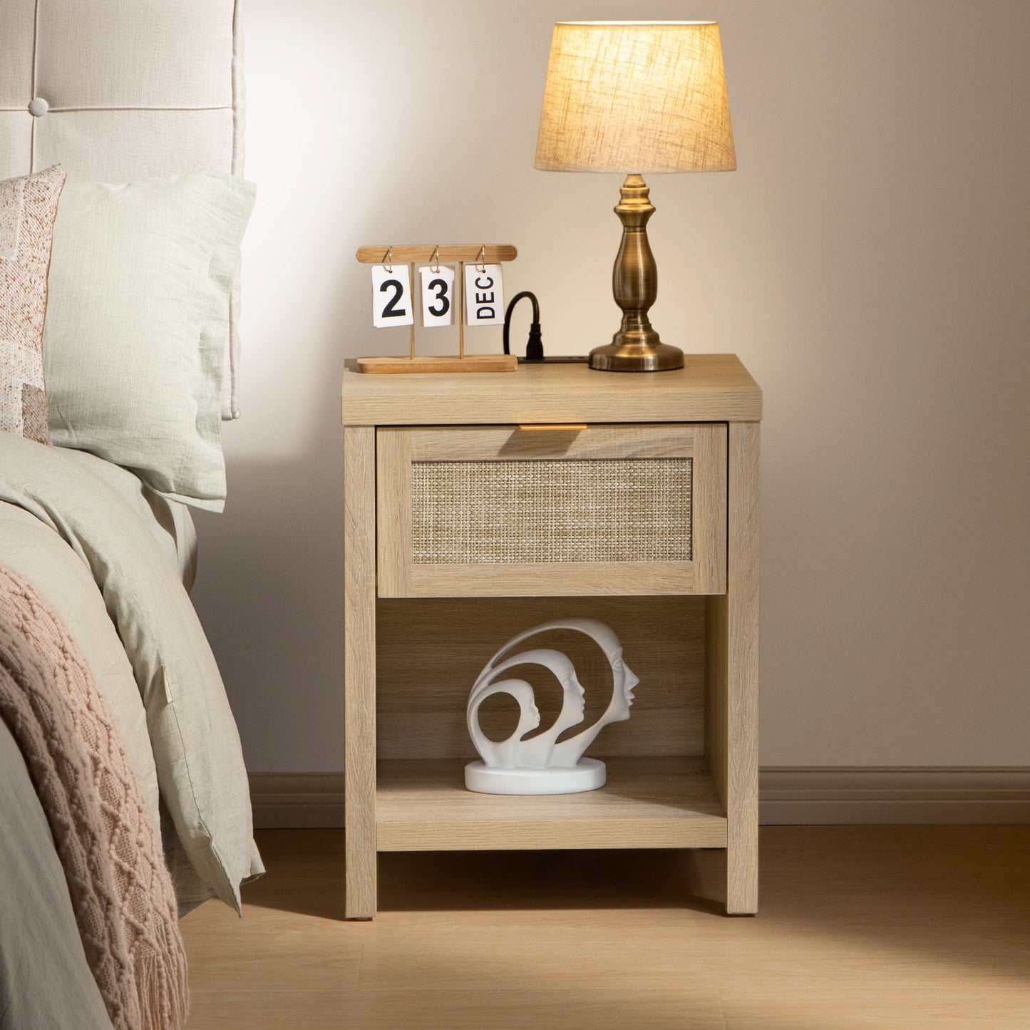 Ensemble de chambre à coucher Savanna avec armoire et station de charge 