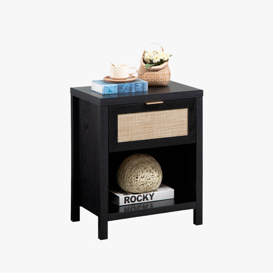 Table de chevet noire de style bohème